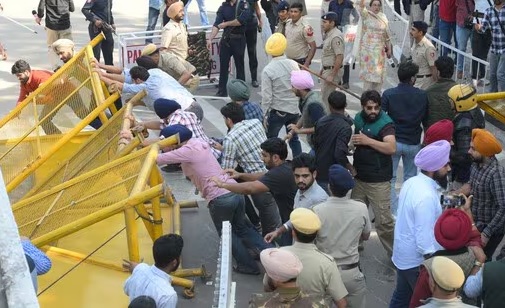 ਪੰਜਾਬ ਯੂਨੀਵਰਸਿਟੀ ਚੰਡੀਗੜ੍ਹ ਵਿਚ ਵਿਦਿਆਰਥੀਆਂ ਦਾ ਸੰਘਰਸ਼ ਤੇਜ਼