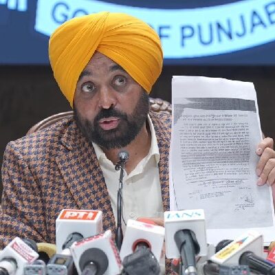 ਅਕਾਲੀ ਦਲ ਅਤੇ ਸ਼੍ਰੋਮਣੀ ਕਮੇਟੀ ਆਪਣੇ ਗਲਤ ਕੰਮਾਂ ਲਈ ਅਕਾਲ ਤਖ਼ਤ ਸਾਹਿਬ ਅਤੇ ਪੰਥ ਨੂੰ ਢਾਲ ਵਜੋਂ ਵਰਤ ਰਹੇ ਹਨ: ਭਗਵੰਤ ਮਾਨ