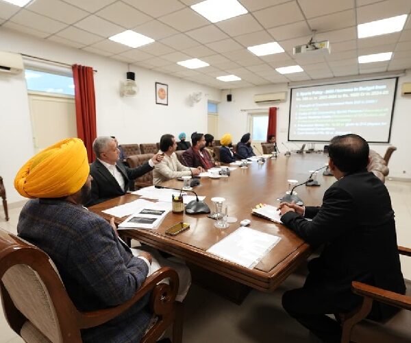 ਭਗਵੰਤ ਸਿੰਘ ਮਾਨ ਵੱਲੋਂ ਅਧਿਕਾਰੀਆਂ ਨੂੰ 1,350 ਕਰੋੜ ਰੁਪਏ ਦੀ ਲਾਗਤ ਨਾਲ ਪੰਜਾਬ ਭਰ ਵਿੱਚ 3,100 ਸਟੇਡੀਅਮਾਂ ਦਾ ਕੰਮ ਜੂਨ 2026 ਤੱਕ ਮੁਕੰਮਲ ਕਰਨ ਦੇ ਨਿਰਦੇਸ਼