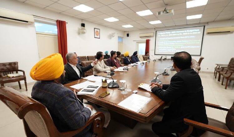 ਭਗਵੰਤ ਸਿੰਘ ਮਾਨ ਵੱਲੋਂ ਅਧਿਕਾਰੀਆਂ ਨੂੰ 1,350 ਕਰੋੜ ਰੁਪਏ ਦੀ ਲਾਗਤ ਨਾਲ ਪੰਜਾਬ ਭਰ ਵਿੱਚ 3,100 ਸਟੇਡੀਅਮਾਂ ਦਾ ਕੰਮ ਜੂਨ 2026 ਤੱਕ ਮੁਕੰਮਲ ਕਰਨ ਦੇ ਨਿਰਦੇਸ਼