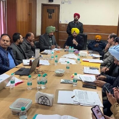 ਹਰਭਜਨ ਸਿੰਘ ਈ.ਟੀ.ਓ. ਵੱਲੋਂ ਸੂਬੇ ਵਿੱਚ ਸੜਕੀ ਬੁਨਿਆਦੀ ਢਾਂਚੇ ਦੀ ਮਜ਼ਬੂਤੀ ਲਈ ਲੋਕ ਨਿਰਮਾਣ ਵਿਭਾਗ ਦੇ ਕੰਮਾਂ ਦਾ ਜਾਇਜ਼ਾ