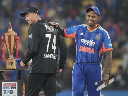 ਭਾਰਤੀ ਕਪਤਾਨ ਨੇ ਟਾਸ ਜਿੱਤ ਕੇ ਗੇਂਦਬਾਜ਼ੀ ਦਾ ਕੀਤਾ ਫ਼ੈਸਲਾ, ਦੋ ਬਦਲਾਵਾਂ ਨਾਲ ਮੈਦਾਨ ‘ਤੇ ਉੱਤਰੀ ਟੀਮ ਇੰਡੀਆ